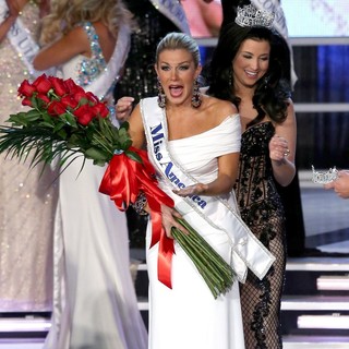 Mallory Hagan, Laura Kaeppeler in 2013 Miss America Final Competition