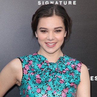 Hailee Steinfeld in The Dark Knight Rises New York Premiere - Arrivals