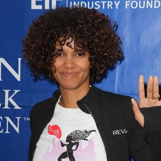Halle Berry in 19th Annual EIF Revlon Run Walk