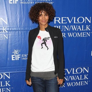 Halle Berry in 19th Annual EIF Revlon Run Walk