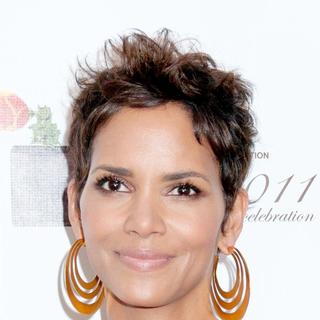 Halle Berry in 2011 FiFi Awards