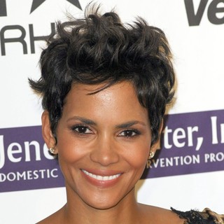 Halle Berry in The 2012 Silver Rose Gala and Auction - Arrivals