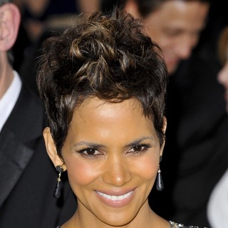 Halle Berry in The 85th Annual Oscars - Red Carpet Arrivals - halle-berry-85th-annual-oscars-04