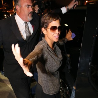 Halle Berry Arrives at LAX Airport with Olivier Martinez and Nahla Aubry - halle-berry-arrives-at-lax-airport-06