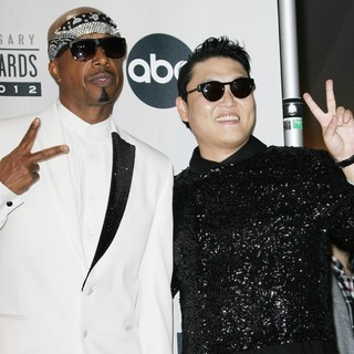 MC Hammer, PSY in The 40th Anniversary American Music Awards - Press Room