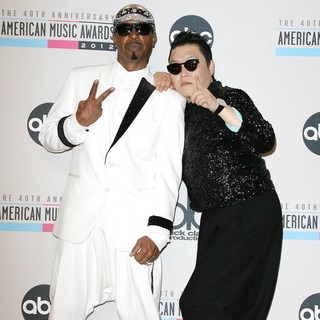 MC Hammer, PSY in The 40th Anniversary American Music Awards - Press Room