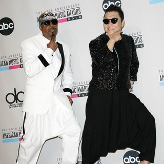 MC Hammer, PSY in The 40th Anniversary American Music Awards - Press Room