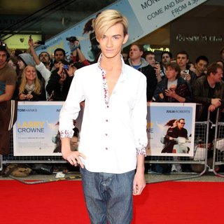 Harry Derbridge in Larry Crowne UK Premiere - Arrivals