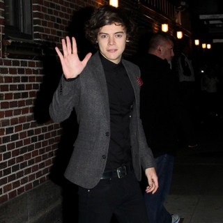 Harry Styles in One Direction Exit The Ed Sullivan Theatre - harry-styles-exits-the-ed-sullivan-theatre-02