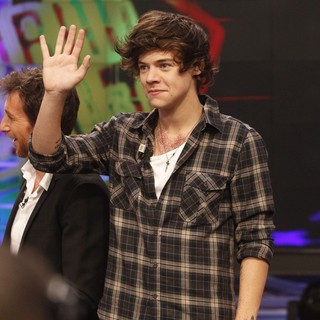 Harry Styles, One Direction in One Direction Appear on El Hormiguero TV Show