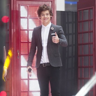 Harry Styles, One Direction in One Direction Performing Live on The Today Show