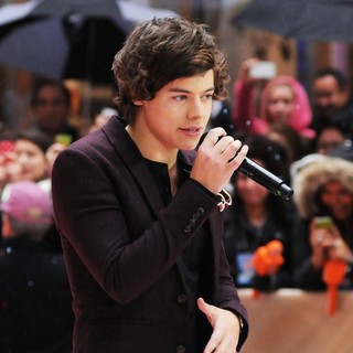 Harry Styles, One Direction in One Direction Performing Live on The Today Show