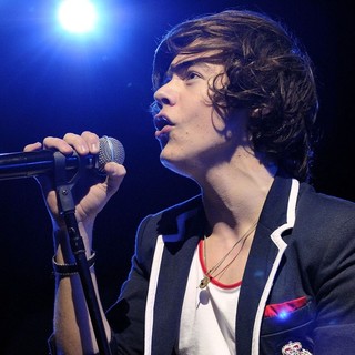 Harry Styles, One Direction in One Direction Performs on Stage as Support for Big Time Rush