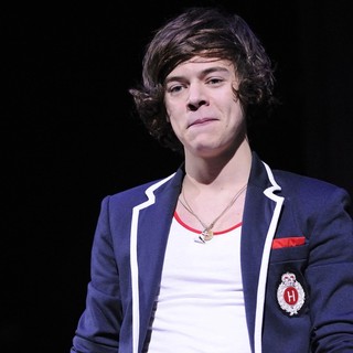 Harry Styles, One Direction in One Direction Performs on Stage as Support for Big Time Rush