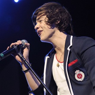 Harry Styles, One Direction in One Direction Performs on Stage as Support for Big Time Rush