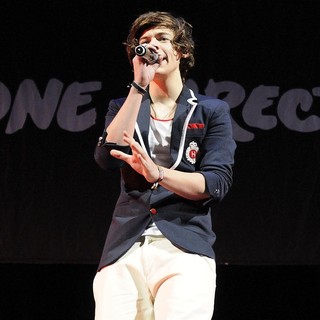 Harry Styles, One Direction in One Direction Performs on Stage as Support for Big Time Rush