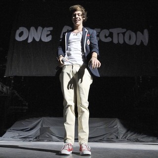 Harry Styles, One Direction in One Direction Performs on Stage as Support for Big Time Rush
