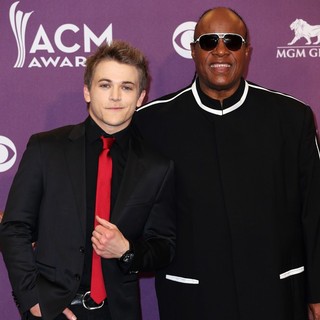 Hunter Hayes in 48th Annual ACM Awards - Press Room - hayes-wonder-48th-annual-acm-awards-press-room-01