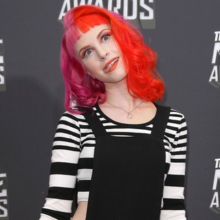 Paramore in 2013 MTV Movie Awards - Arrivals - hayley-williams-2013-mtv-movie-awards-02