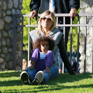 Heidi Klum, Lou Sulola Samuel in Heidi Klum on A Family Day Out