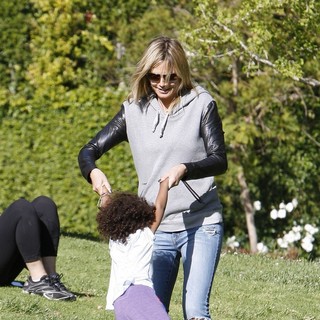 Heidi Klum, Lou Sulola Samuel in Heidi Klum on A Family Day Out