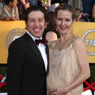 Simon Helberg, Jocelyn Towne in The 18th Annual Screen Actors Guild Awards - Arrivals