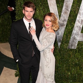 Liam Hemsworth in 2012 Vanity Fair Oscar Party - Arrivals - hemsworth-cyrus-2012-vanity-fair-oscar-party-03