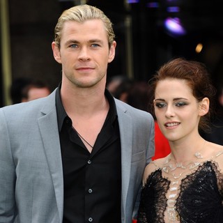 Chris Hemsworth, Kristen Stewart in World Premiere of Snow White and the Huntsman - Arrivals