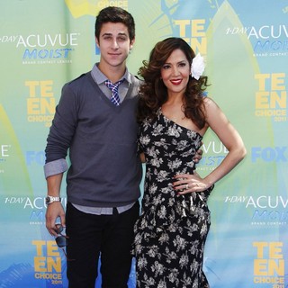 David Henrie in 2011 Teen Choice Awards - henrie-barrera-2011-teen-choice-awards-01