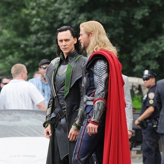 Tom Hiddleston, Chris Hemsworth in Actors on The Set of The Avengers Shooting on Location in Manhattan