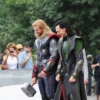 Chris Hemsworth, Tom Hiddleston in Actors on The Set of The Avengers Shooting on Location in Manhattan