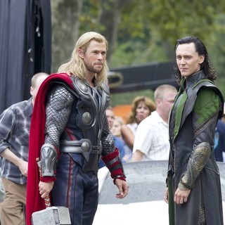 Chris Hemsworth, Tom Hiddleston in Actors on The Set of The Avengers Shooting on Location in Manhattan