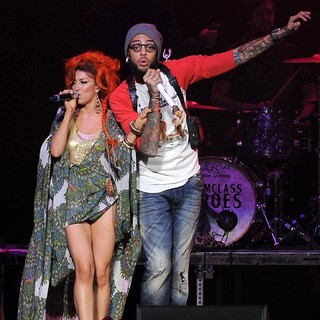 Travis McCoy, Gym Class Heroes, Neon Hitch in The Y100 Jingle Ball 2011