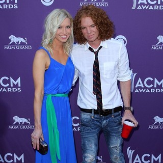 Amanda Hogan, Carrot Top in 2012 ACM Awards - Arrivals