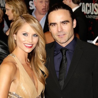 Dustin Clare in U.S. Premiere Screening of Spartacus: War of the Damned - hollman-clare-premiere-spartacus-war-of-the-damned-01