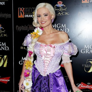 Holly Madison in The 3rd Annual Hollyween - Arrivals
