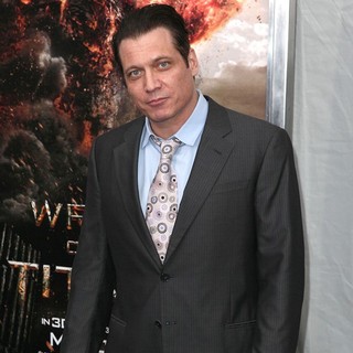 ... Premiere of Wrath of The Titans - holt-mccallany-world-premiere-wrath