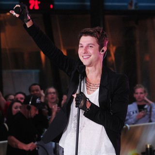 Nash Overstreet, Hot Chelle Rae in Hot Chelle Rae Perform at The Toyota Concert Series on The Today Show