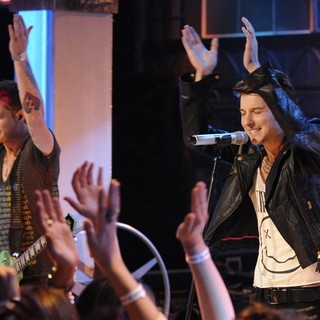 Nash Overstreet, Ryan Follese, Hot Chelle Rae in Hot Chelle Rae Performs Live on New.Music.Live to Promote Their Upcoming Album Whatever
