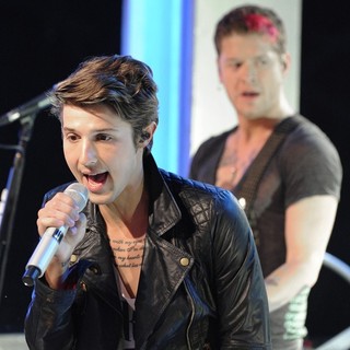 Ryan Follese, Nash Overstreet, Hot Chelle Rae in Hot Chelle Rae Performs Live on New.Music.Live to Promote Their Upcoming Album Whatever