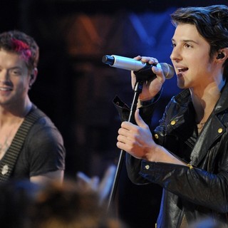 Nash Overstreet, Ryan Follese, Hot Chelle Rae in Hot Chelle Rae Performs Live on New.Music.Live to Promote Their Upcoming Album Whatever
