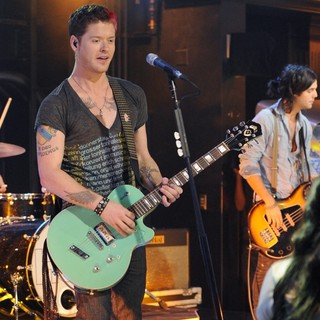 Nash Overstreet, Ian Keaggy, Hot Chelle Rae in Hot Chelle Rae Performs Live on New.Music.Live to Promote Their Upcoming Album Whatever