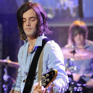 Ian Keaggy, Jamie Follese, Hot Chelle Rae in Hot Chelle Rae Performs Live on New.Music.Live to Promote Their Upcoming Album Whatever