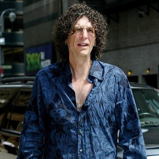 Howard Stern Outside The Ed Sullivan Theater for The Late Show With David Letterman - howard-stern-outside-the-ed-sullivan-theater-01