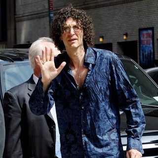 Howard Stern Outside The Ed Sullivan Theater for The Late Show With David Letterman - howard-stern-outside-the-ed-sullivan-theater-05