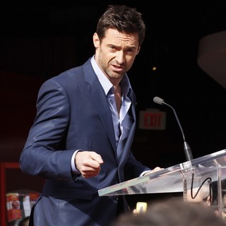Hugh Jackman Is Honoured with A Hollywood Star on The Hollywood Walk of Fame - hugh-jackman-walk-of-fame-10