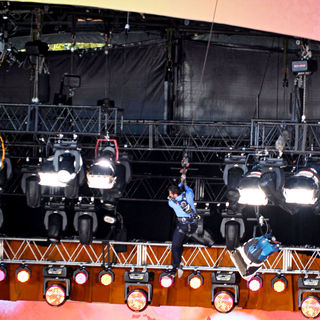 Hugh Jackman in Hugh Jackman Performs A Stunt on The Oprah Winfrey Show