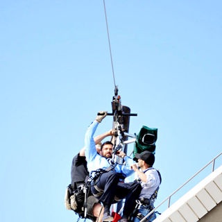 Hugh Jackman in Hugh Jackman Performs A Stunt on The Oprah Winfrey Show