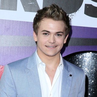 Hunter Hayes in 2013 CMT Music Awards - Arrivals - hunter-hayes-2013-cmt-music-awards-01