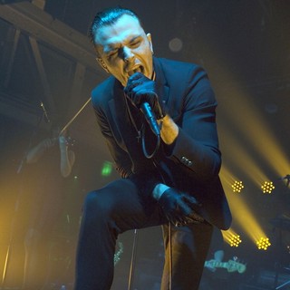 Theo Hutchcraft, Hurts in Hurts Playing A Headline Gig